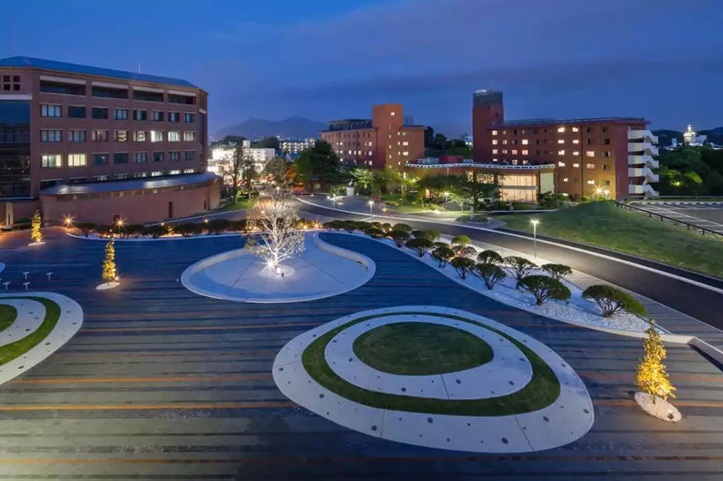 校園休閑活動(dòng)廣場景觀設(shè)計(jì)圖片